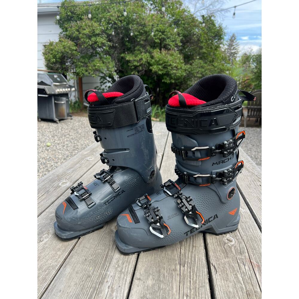 Tecnica Men's All Mountain Mach1 LV Low Volume 110 Ski Boots 26.5 mondo mens 8.5